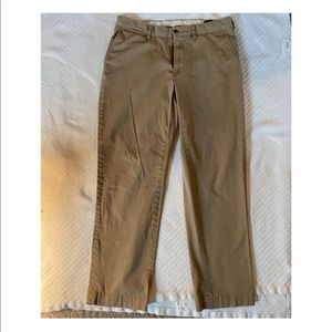 AE Relaxed Straight Khakis Sz 34 32